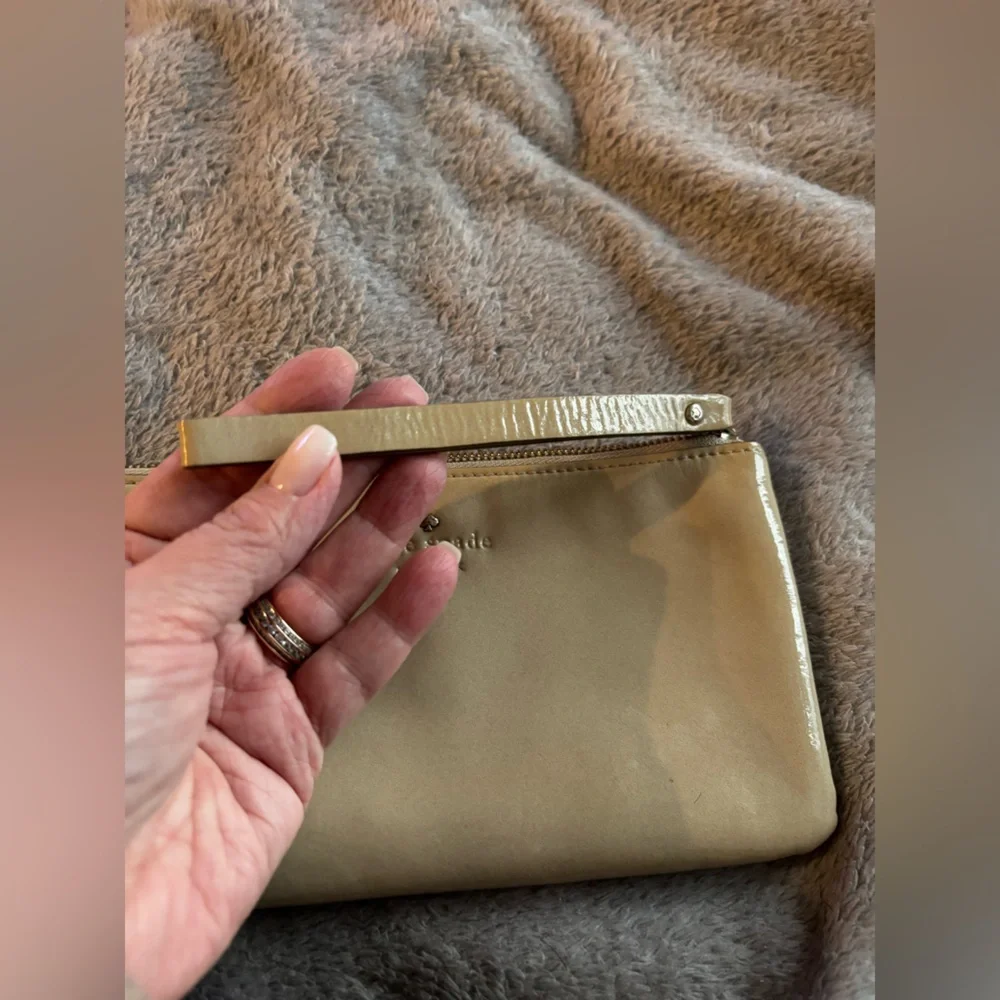 Kate Spade Harrison Street Jenny Ann Metallic‎ Gold Wristlet